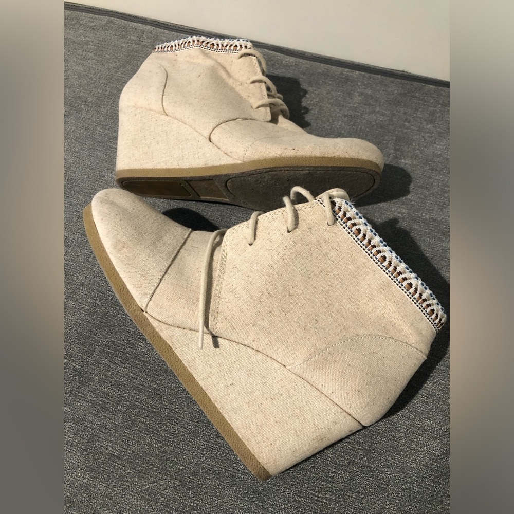 Maurices Wedge Lace Up Ankle Booties Womens Sz 7